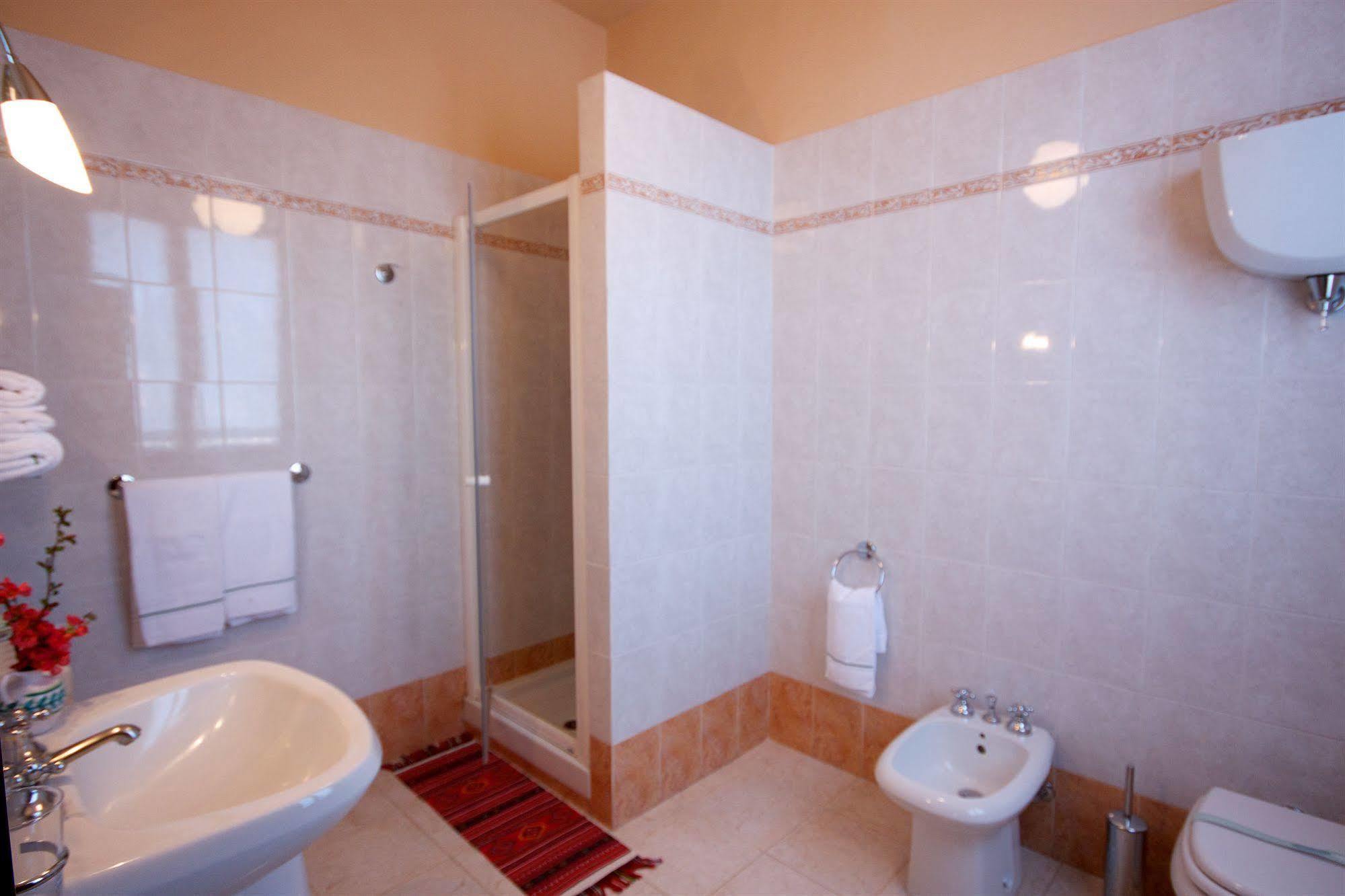 Camere Andrei Пиенца Екстериор снимка