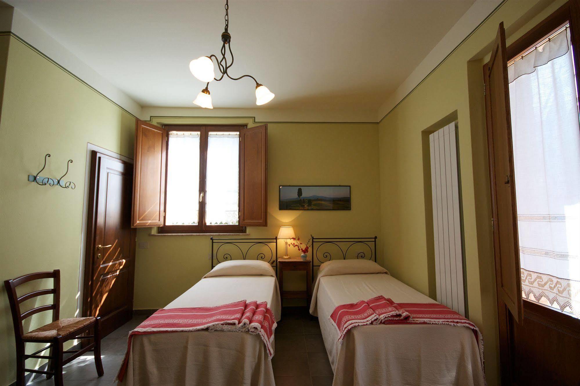 Camere Andrei Пиенца Екстериор снимка