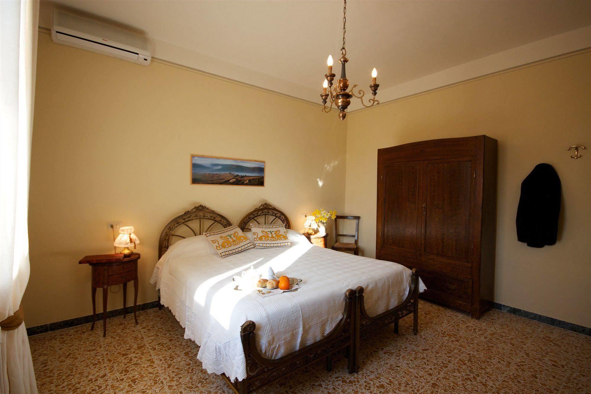 Camere Andrei Пиенца Екстериор снимка