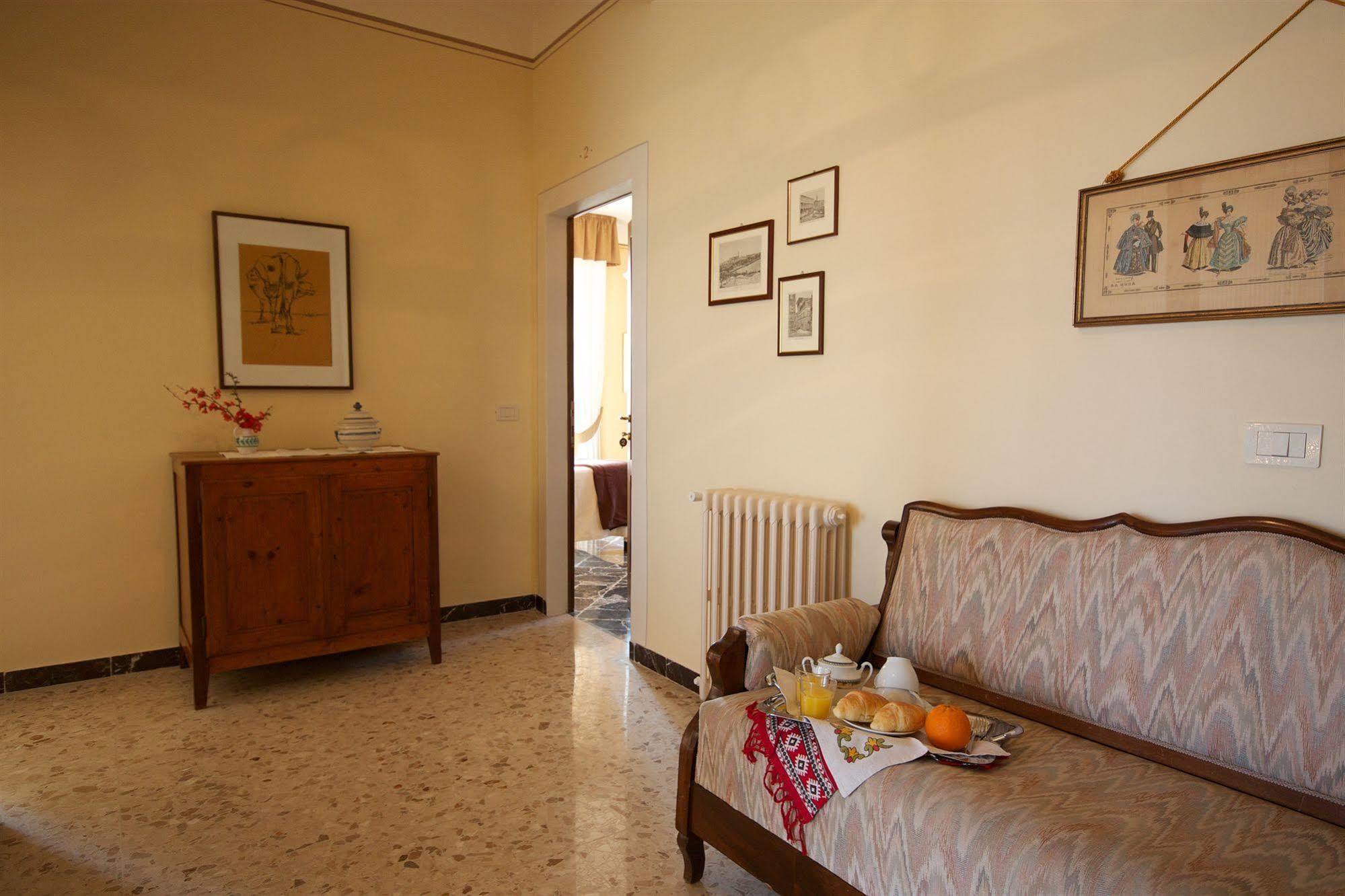 Camere Andrei Пиенца Екстериор снимка
